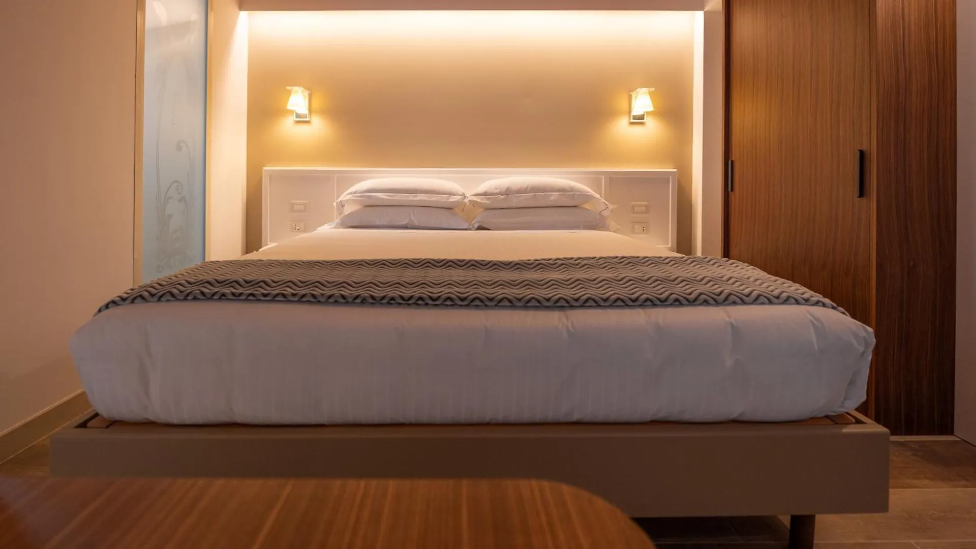 Hotel Villa Leopardi 4S - Adults Only Torri Del Benaco