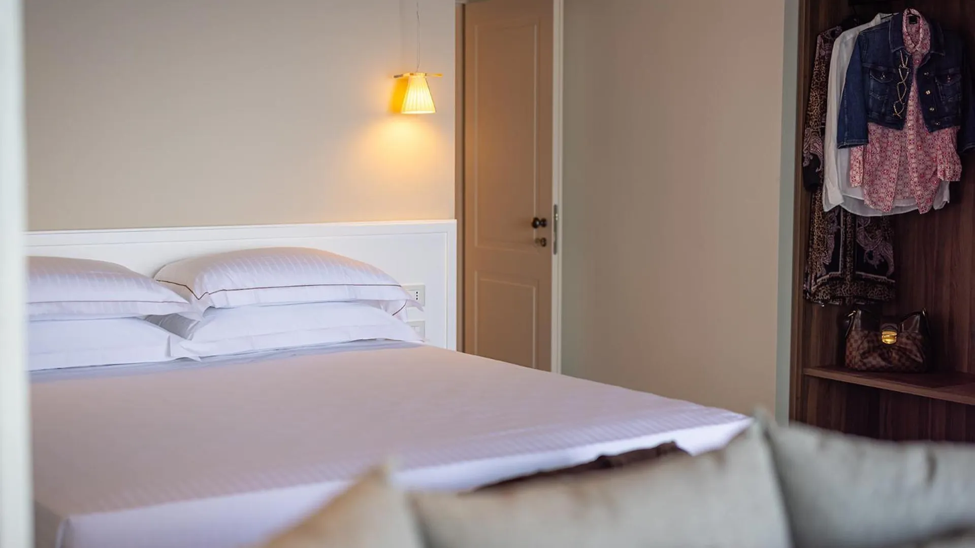 ****  Hotel Villa Leopardi 4S - Adults Only Torri Del Benaco Italy